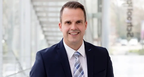2024-04-news-HWZ-neuer-rektor-brian-rueeger.webp