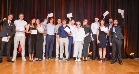 2025-08-news-diplomfeier-bm2.jpg